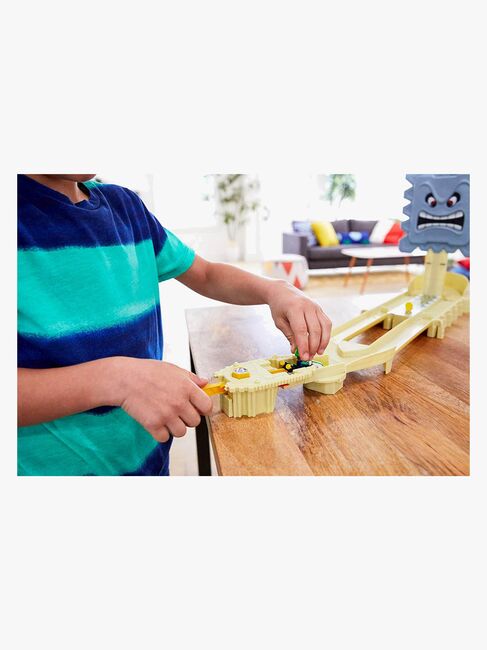 Hot Wheels Mario Kart Thwomp Ruins Track Set