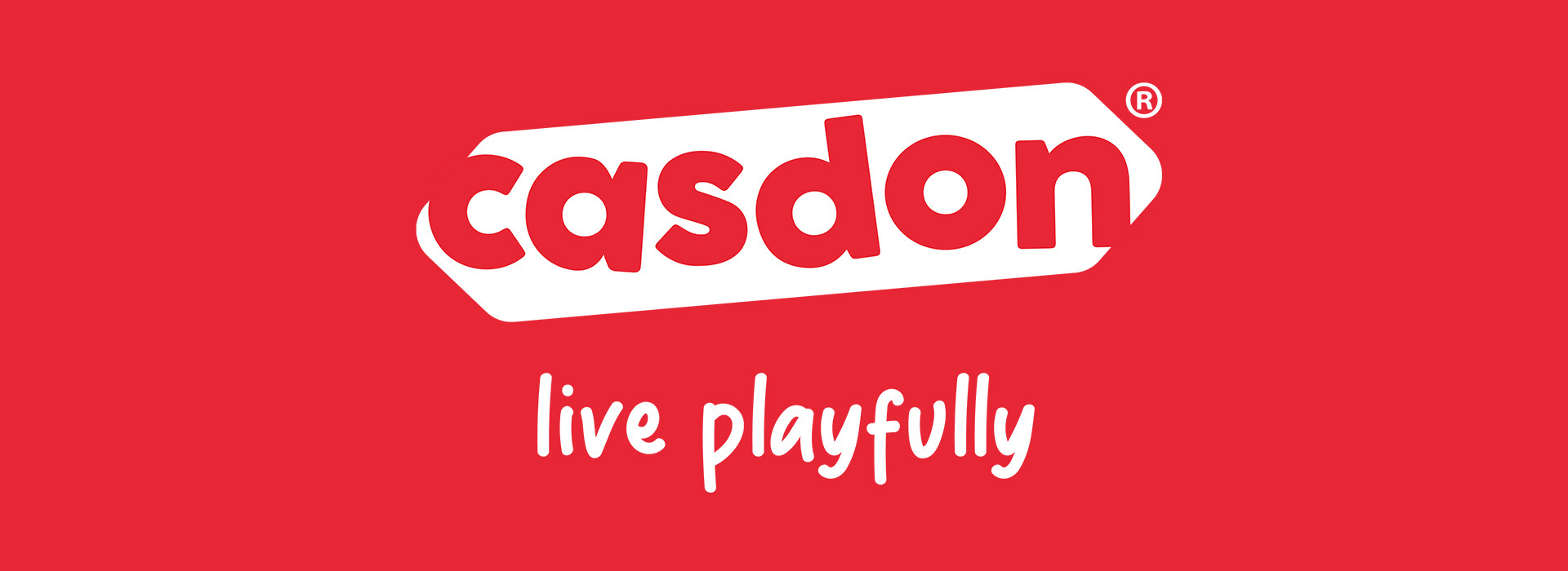 Logoen casdon i hvitt på en rød bakgrunn, med slagordet live playfully skrevet i hvitt under.