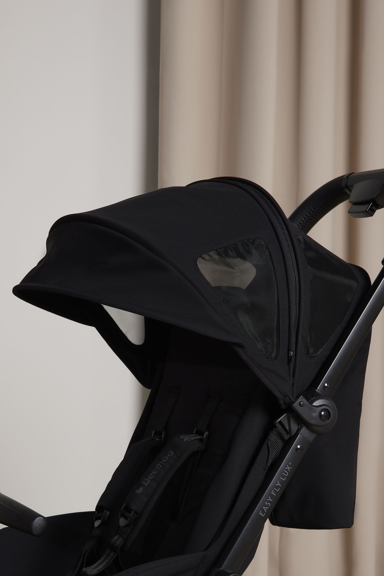 Beemoo Easy Fly Lux 4 Breezy Kalesje, Jet Black - Kalesjer