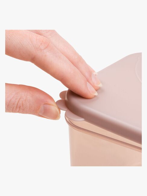 Done By Deer Matbokser Elphee, Powder