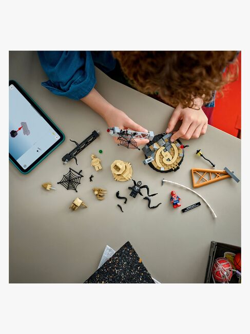 LEGO Super Heroes 76334 Episk oppgjør: Spider-Man mot Sandman