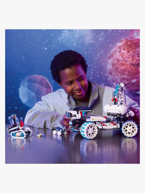 LEGO Technic 42211 Lunar Outpost månerover-romkjøretøy