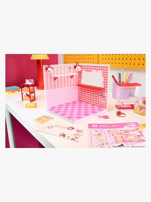 MGA's Miniverse Make It Mini Spaces Hello Kitty Lekesett