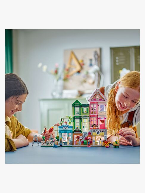LEGO Friends 42670 Leiligheter og butikker i Heartlake City