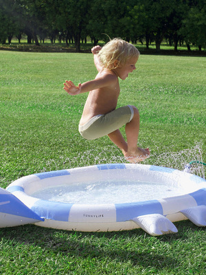 SUNNYLiFE Sprinkler Leketeppe, Into the Wild Blue