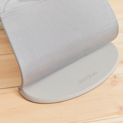 BabyBjörn Bliss Vippestol Vevet Bladmønstret Quilt, Lysegrå