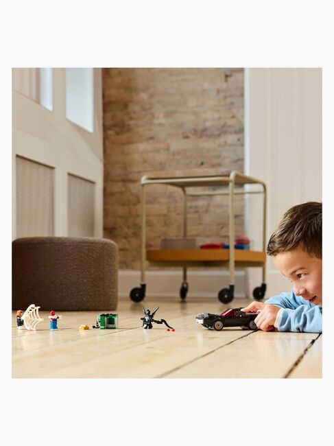 LEGO Super Heroes 76309 Spider-Man mot Venom med muskelbil