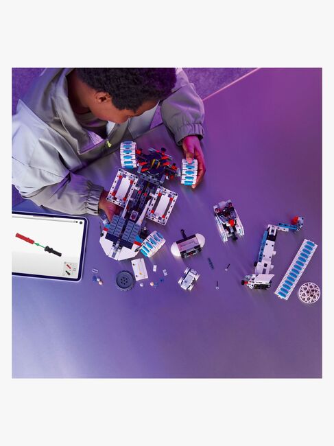 LEGO Technic 42211 Lunar Outpost månerover-romkjøretøy