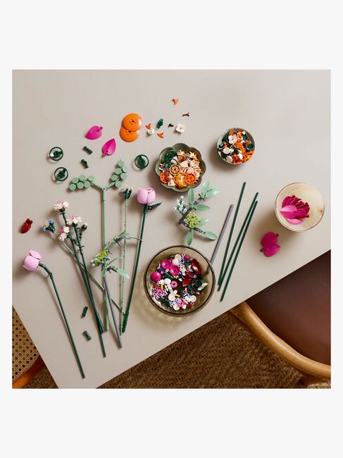 LEGO Botanicals 10342 Vakker bukett med rosa blomster