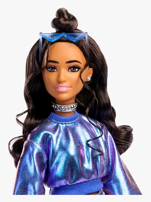 Barbie Deluxe Style Dukke i Blå Antrekk