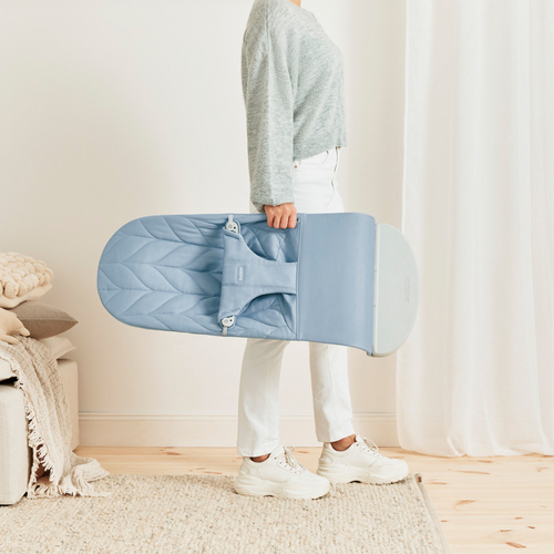 BabyBjörn Bliss Vippestol Vevet Bladmønstret Quilt, Blå