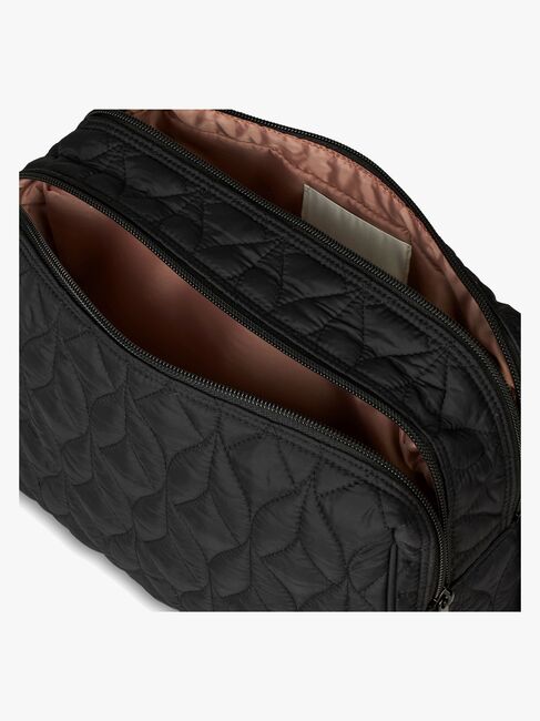 Day ET RE-Q Twist Toalettmappe L, Black