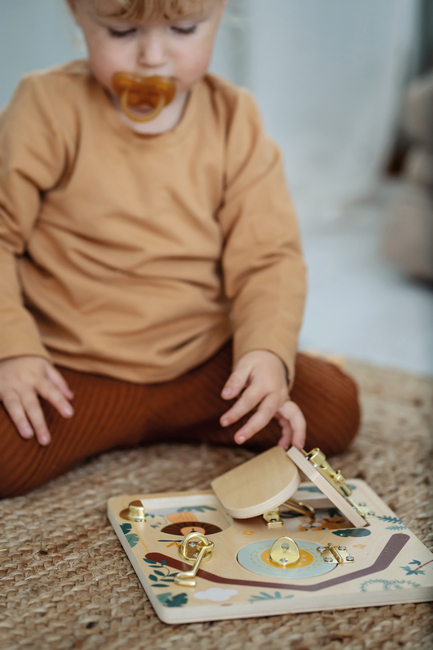 Small Foot Motorikktavle med Lås, Safari