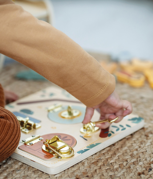 Small Foot Motorikktavle med Lås, Safari