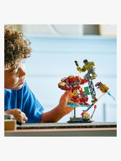 LEGO Super Heroes 76343 Episk oppgjør: Hulkbuster mot Hulk