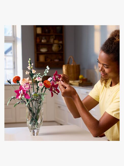 LEGO Botanicals 10342 Vakker bukett med rosa blomster