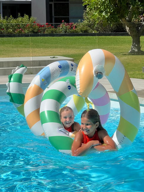 SUNNYLiFE  Stor Flyteleke, Poolside Sorbet Stripe