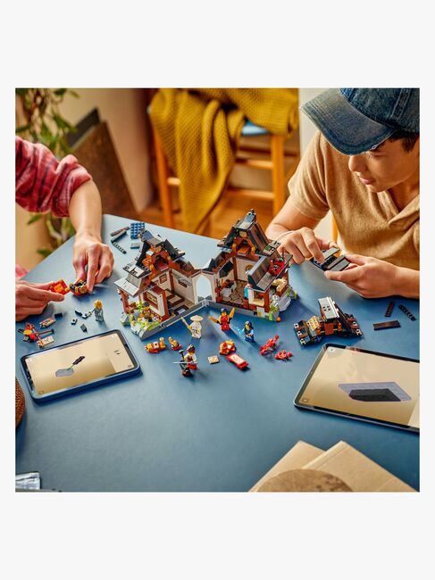 LEGO Ninjago 71858 15-årsjubileumssett med 4 våpen-smia