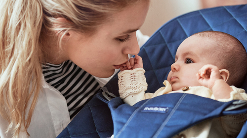 BabyBjörn Bliss Vippestol Vevet Klassisk Quilt, Midnattsblå