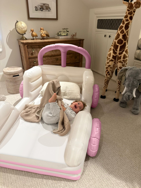 SUNNYLiFE  Oppblåsbar Barneseng, Summer Van Candy