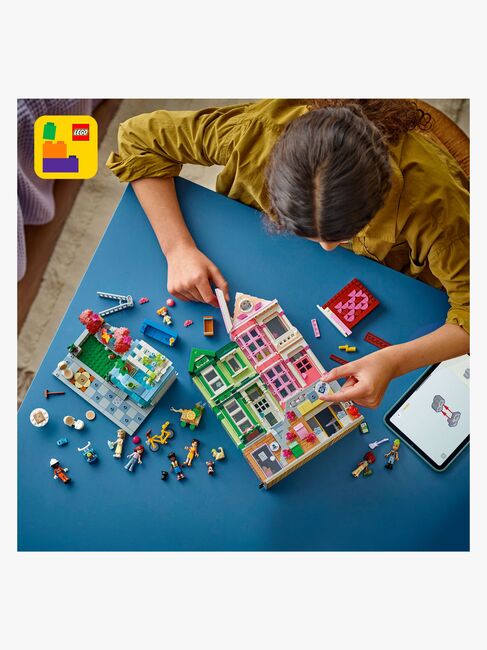 LEGO Friends 42670 Leiligheter og butikker i Heartlake City