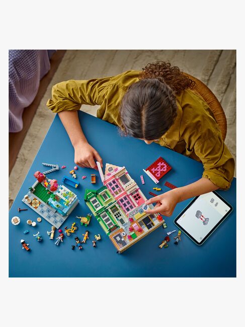 LEGO Friends 42670 Leiligheter og butikker i Heartlake City