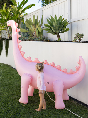 SUNNYLiFE Giant Dino  Oppblåsbar Sprinkler, Into the Wild Pink
