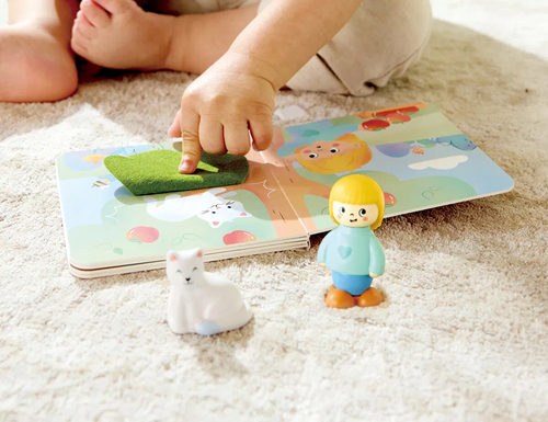 Hape Eventyrbok med Lekesett The Cat's Rescue