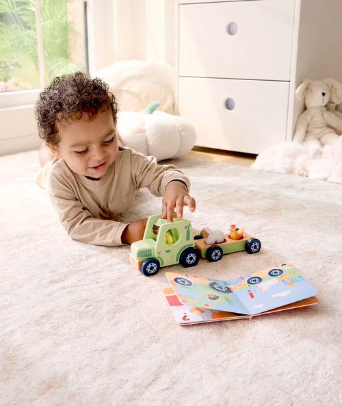 Hape Eventyrbok med Lekesett The Rumbling Tractor