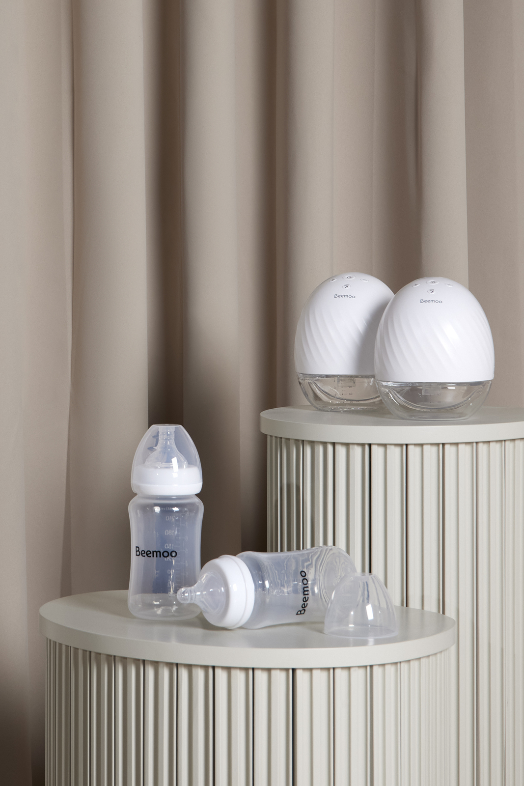 Beemoo CARE Wearable Elektrisk Brystpumpe Dobbel inkl. Brystmelkflaske 240 ml 2-pack