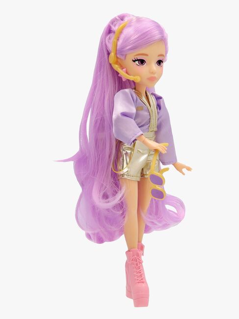 K-POP idol Motedukke Nari