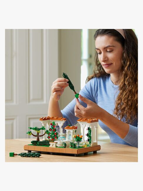 LEGO Icons 10359 Hage med fontene