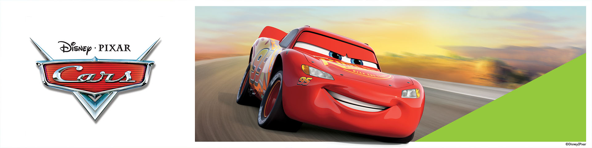 Racerbil med nummer 95 kjører raskt, med teksten 'Disney · PIXAR Cars'.