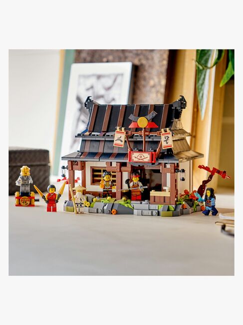 LEGO Ninjago 71858 15-årsjubileumssett med 4 våpen-smia