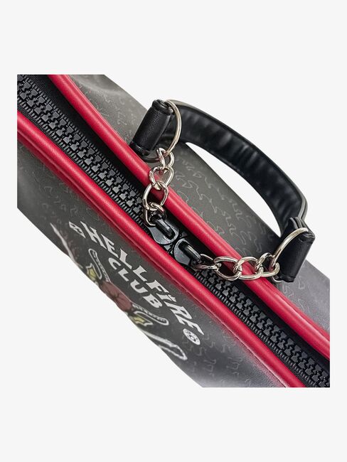 Stranger Things Hellfire Club Toalettmappe, Svart