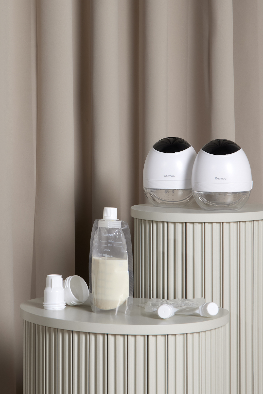 Beemoo CARE Wearable LED Elektrisk Brystpumpe Dobbel inkl. Melkeposer 30-pack