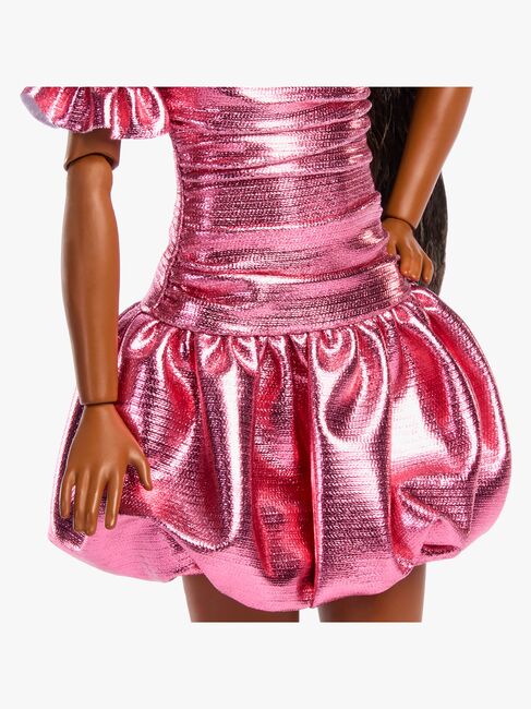 Barbie Deluxe Style Dukke i Rosa Kjole