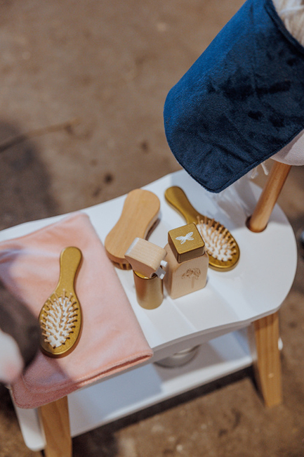 byASTRUP Røktestasjon til 2 Kjepphester