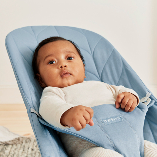 BabyBjörn Bliss Vippestol Vevet Bladmønstret Quilt, Blå