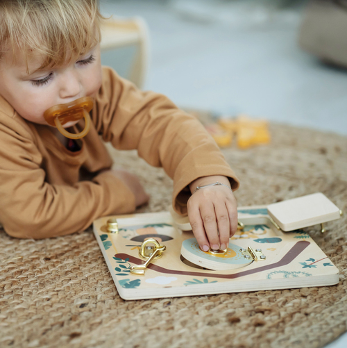 Small Foot Motorikktavle med Lås, Safari