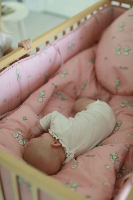 Elsa Beskow Blomsterfesten Sengekant 30 x 360, Rosa