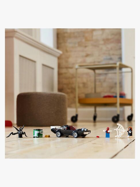 LEGO Super Heroes 76309 Spider-Man mot Venom med muskelbil