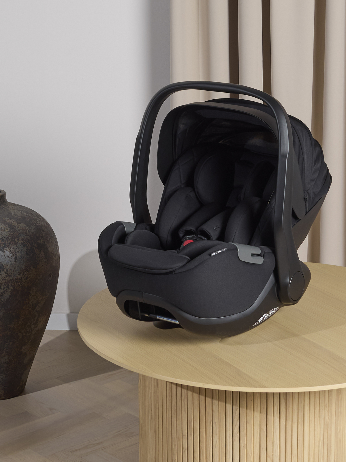 Beemoo Revolve i-Size Babybilstol, Black Stone