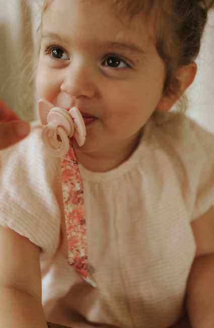 Elodie Smokkesnor Tre, River Rose