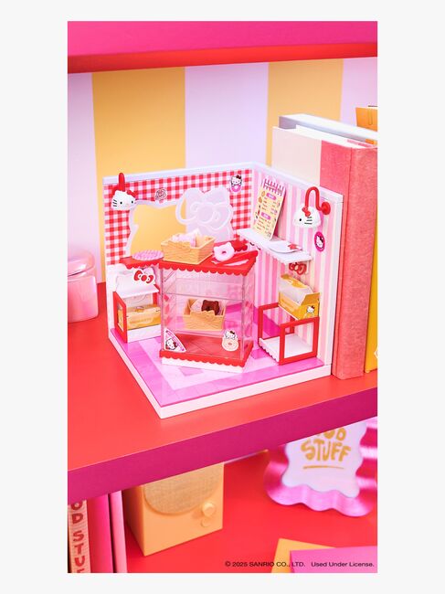 MGA's Miniverse Make It Mini Spaces Hello Kitty Lekesett