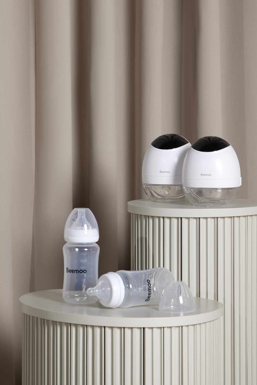 Beemoo CARE Wearable LED Elektrisk Brystpumpe Dobbel inkl. Flasker 240 ml 2-pack