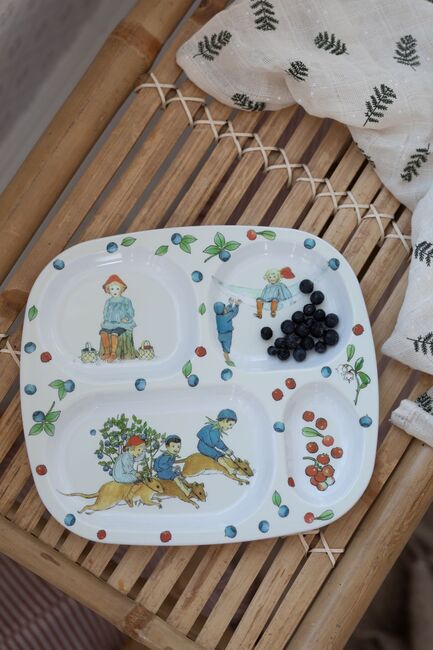 Elsa Beskow Puttes Eventyr I Blåbærskogen Tallerken med Rom