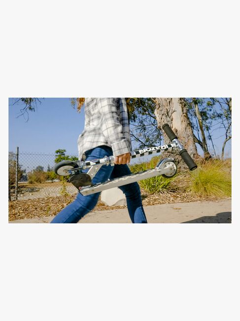 Razor A Special Sparkesykkel, Checked Out