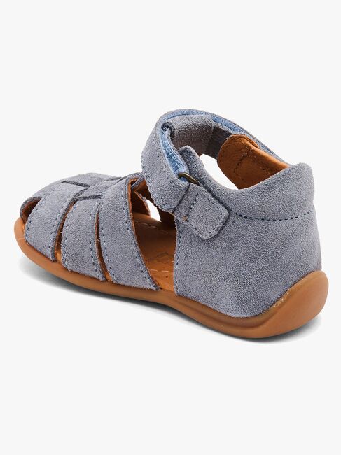 Bisgaard Carly Sandaler, Sky