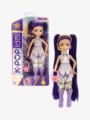 K-POP idol Motedukke Mina